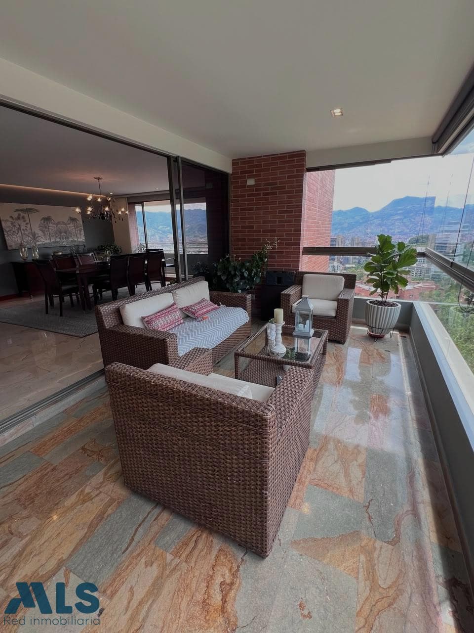 Apartamento en venta en La Concha, Poblado, Medellín — foto 1 de 18