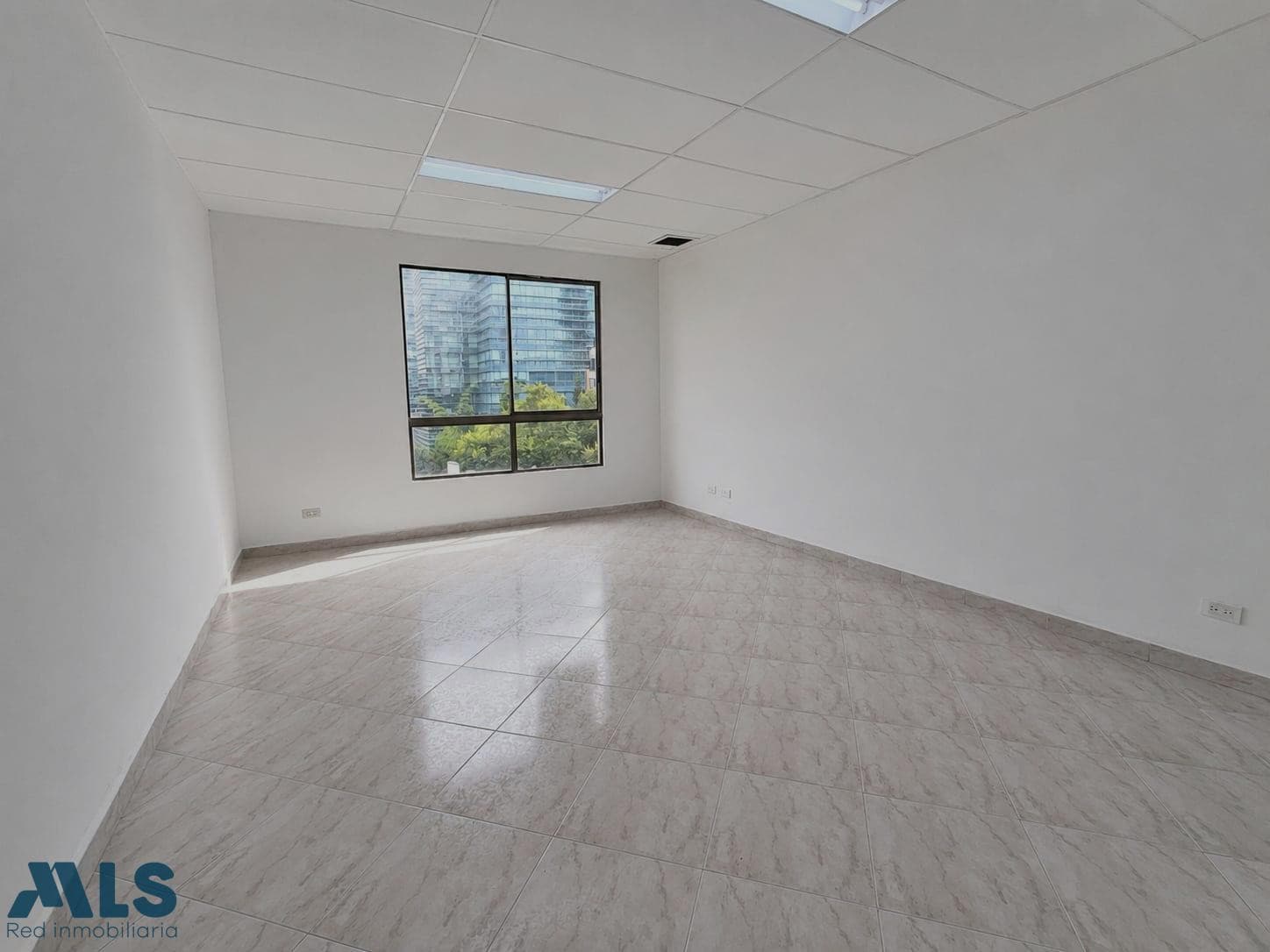 Oficina en venta en Patio Bonito, Poblado, Medellín — foto 1 de 8