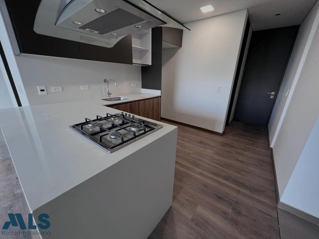 Apartamento en venta en Las Palmas, Poblado, Medellín — foto 1 de 21
