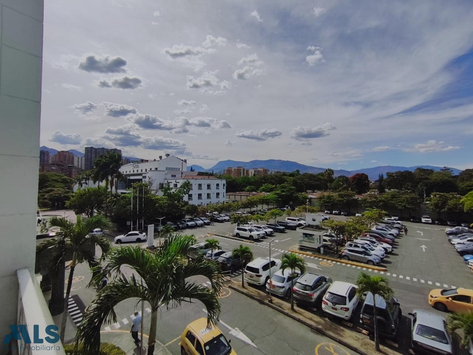 Consultorio en venta en La Mota, Belén Guayabal, Medellín — foto 1 de 12
