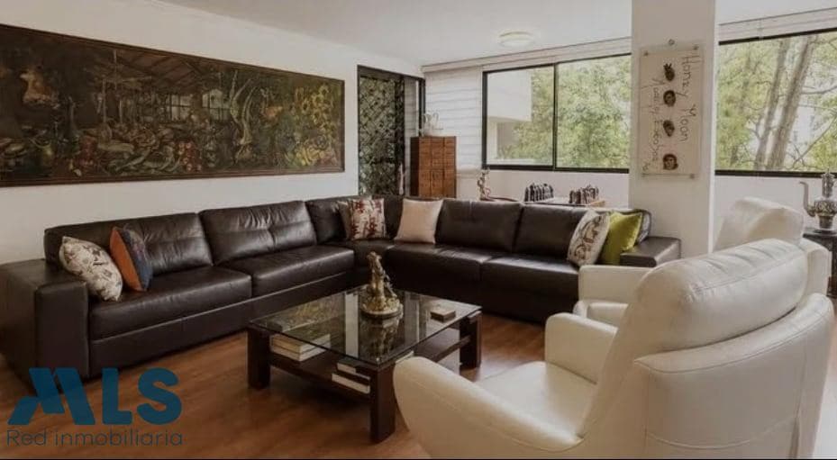 Apartamento en venta en El Campestre, Poblado, Medellín — foto 1 de 19