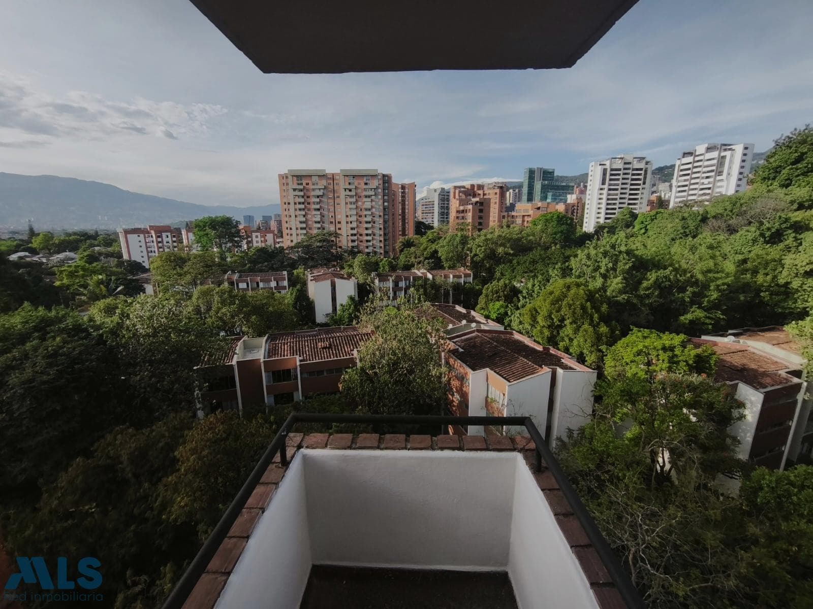 Apartamento en venta en Patio Bonito, Poblado, Medellín — foto 1 de 34