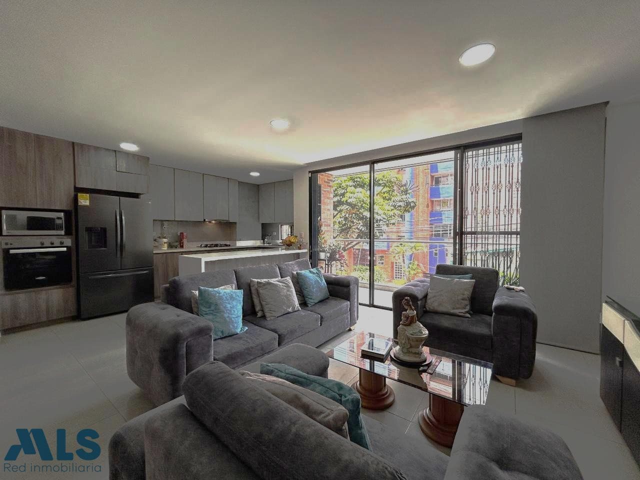 Apartamento en venta en La Castellana, Laureles, Medellín — foto 1 de 34