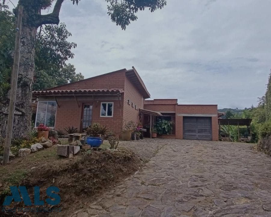 Casa en venta en Vereda La Clara, Oriente Antioqueño, Guarne — foto 1 de 34