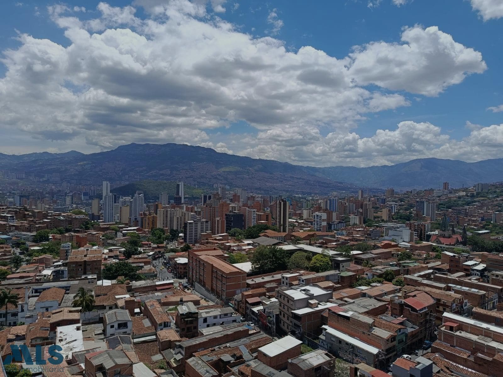 Apartamento en venta en La Milagrosa, Centro, Medellín — foto 1 de 16