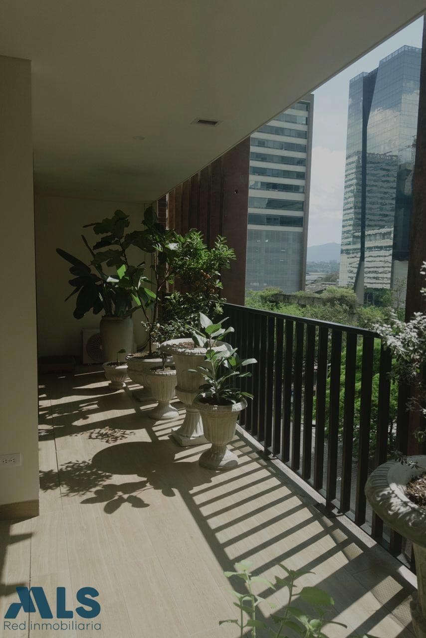 Apartamento en venta en Ciudad del Rio, Poblado, Medellín — foto 1 de 14