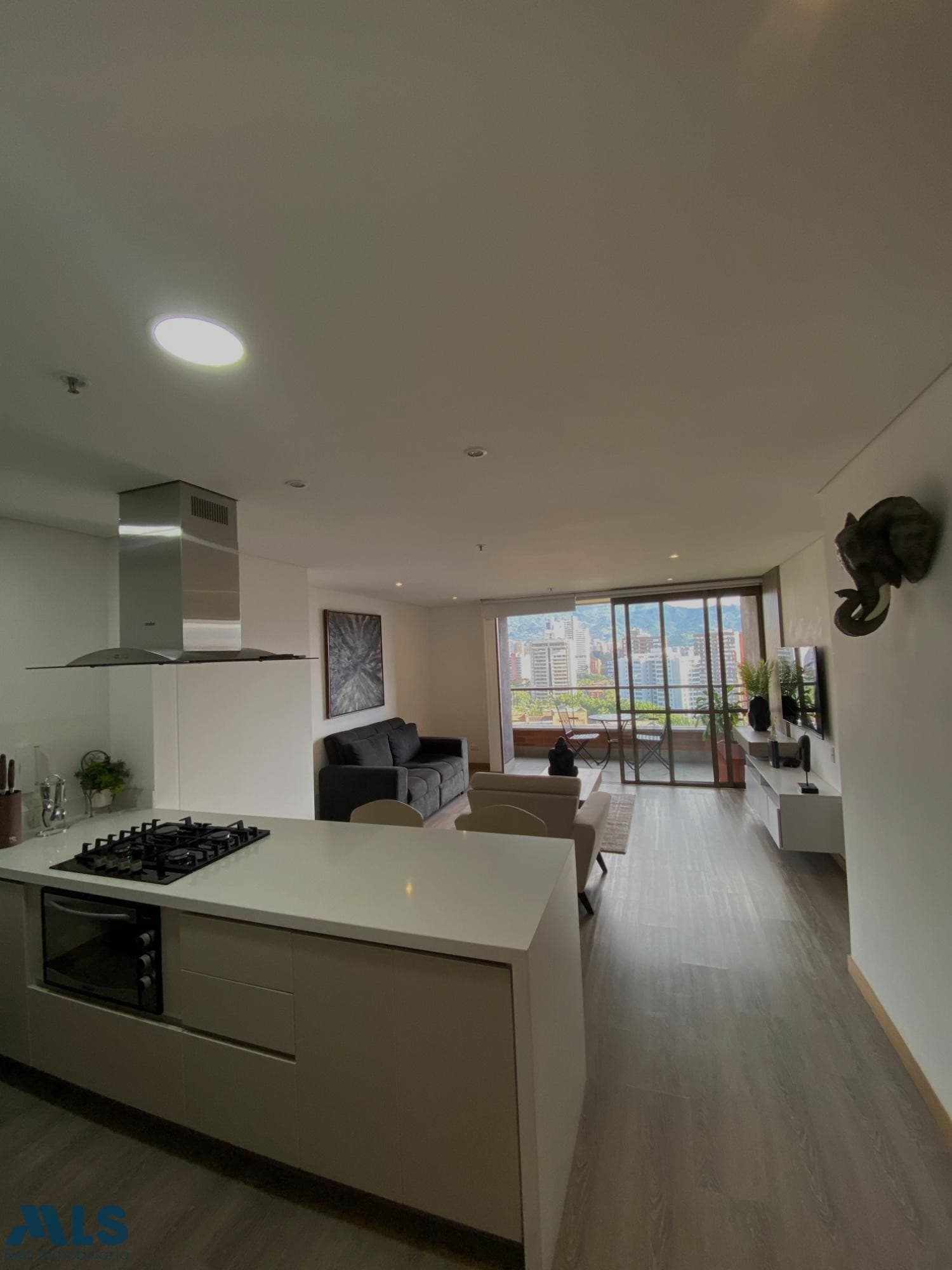 Apartamento en venta en Linares, Poblado, Medellín — foto 1 de 18