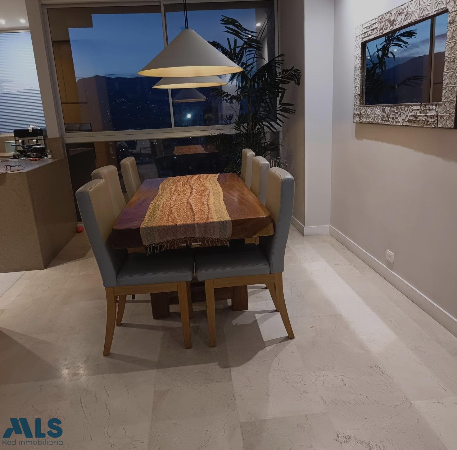 Apartamento en venta en Loma Los Gonzalez, Poblado, Medellín — foto 1 de 23