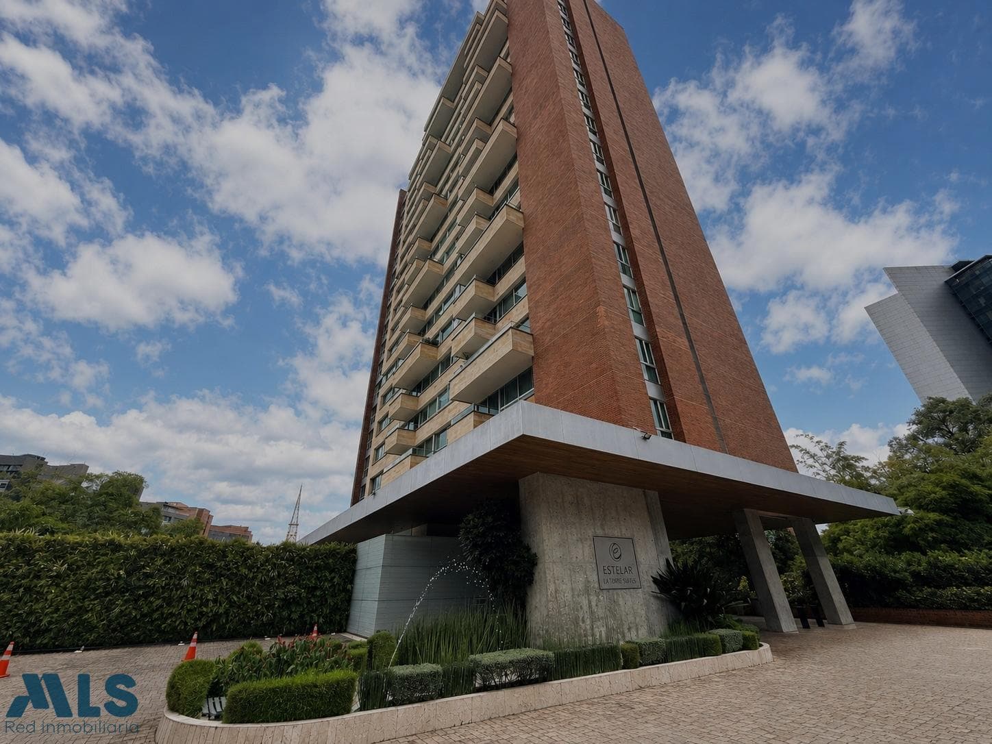 Apartamento en venta en El Tesoro, Poblado, Medellín — foto 1 de 19