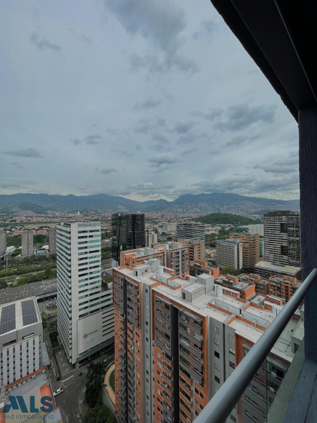 Apartamento en venta en Ciudad Del Rio, Poblado, Medellín — foto 1 de 18