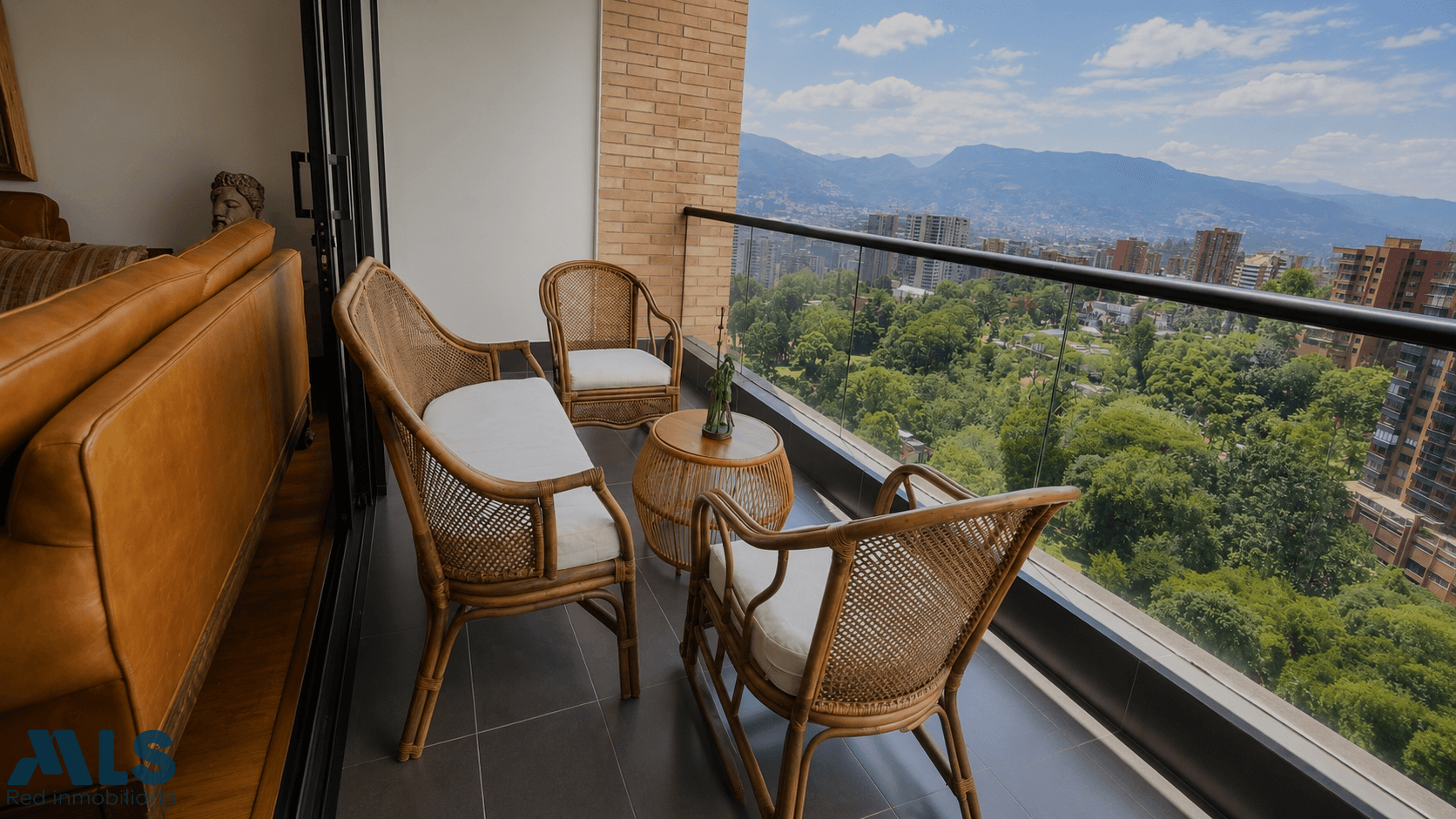 Apartamento en venta en El Campestre, Poblado, Medellín — foto 1 de 13