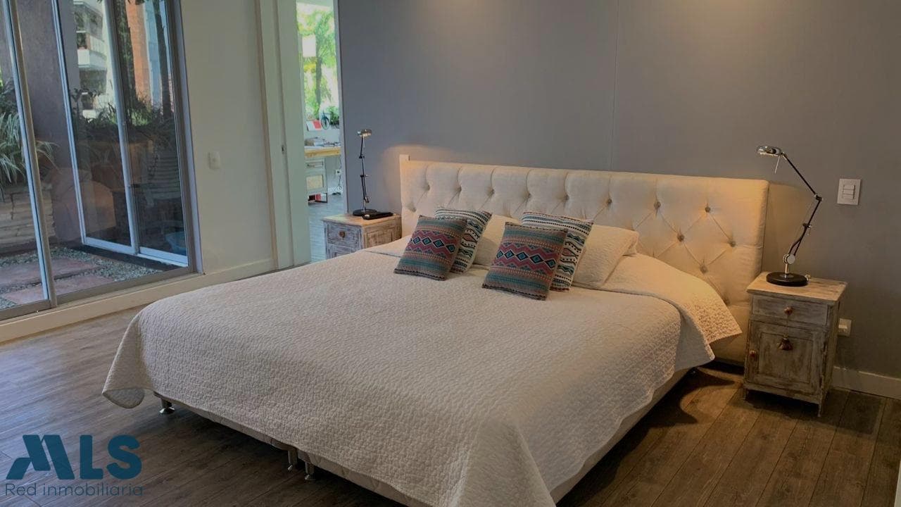 Apartamento en venta en Los Balsos Nº 1, Poblado, Medellín — foto 1 de 32