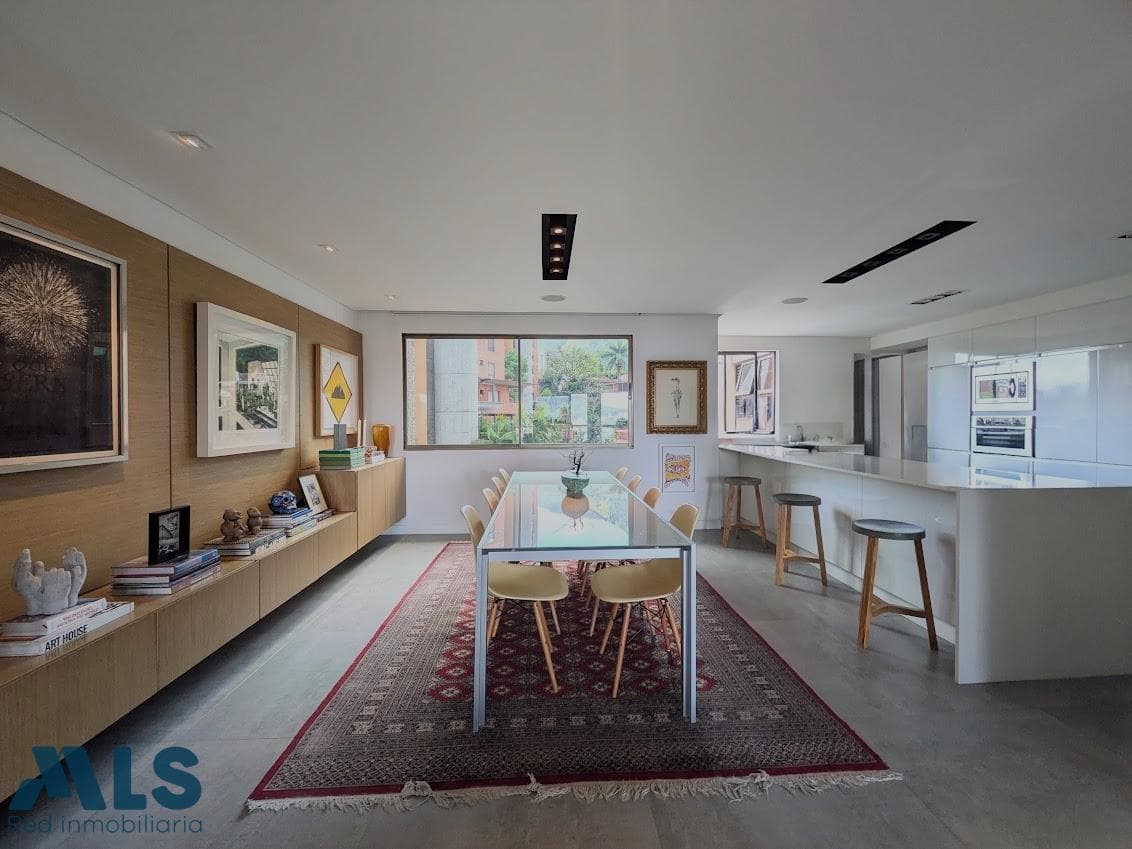 Apartamento en venta en Poblado, Medellín — foto 1 de 15