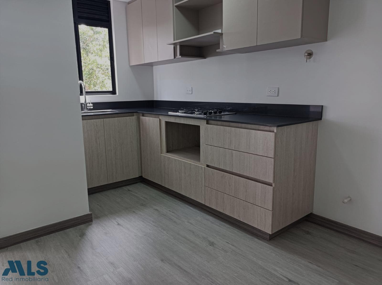 Apartamento en venta en Las Palmas, Poblado, Medellín — foto 1 de 19