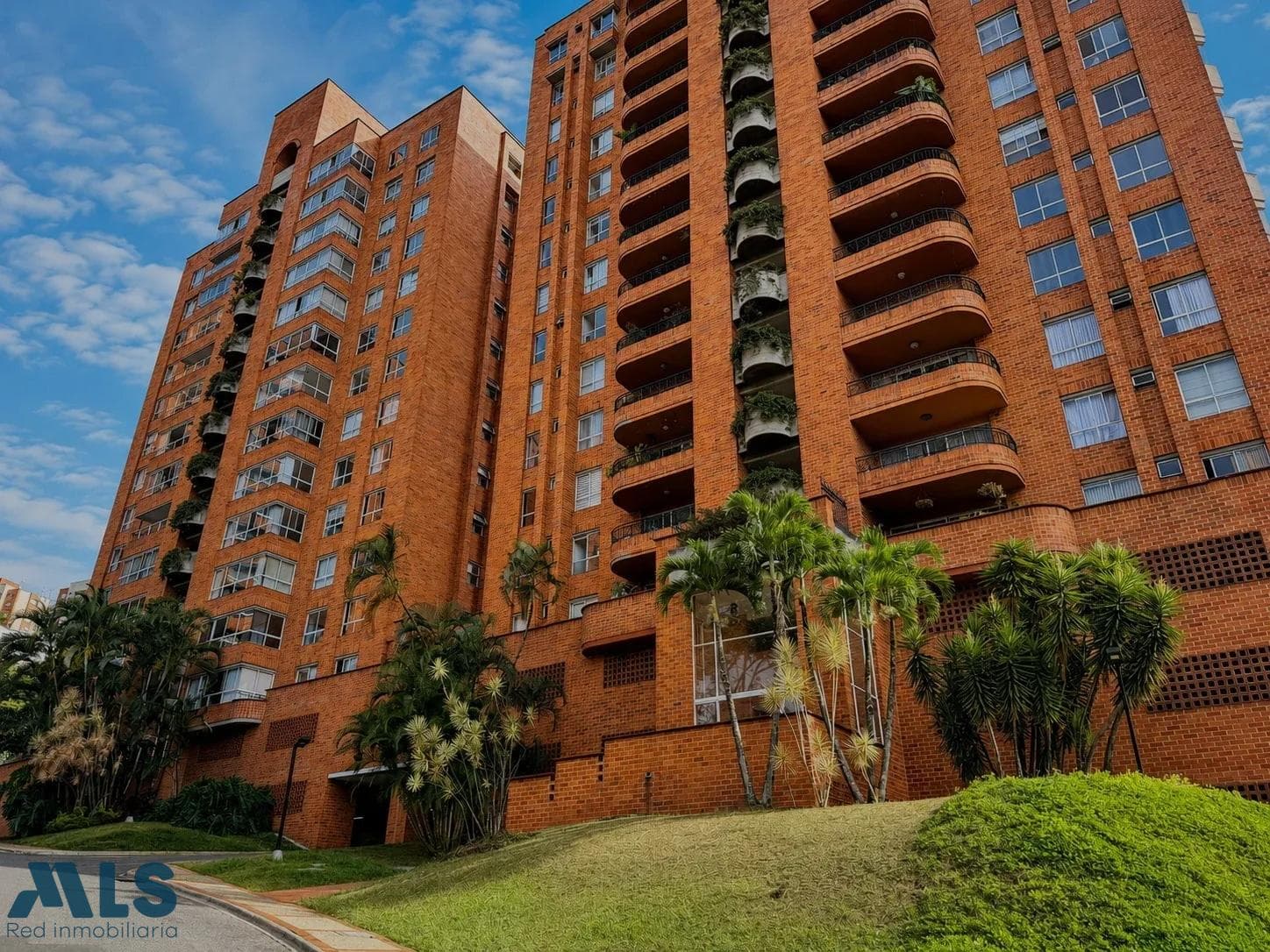 Apartamento en venta en Los Balsos Nº 2, Poblado, Medellín — foto 1 de 34