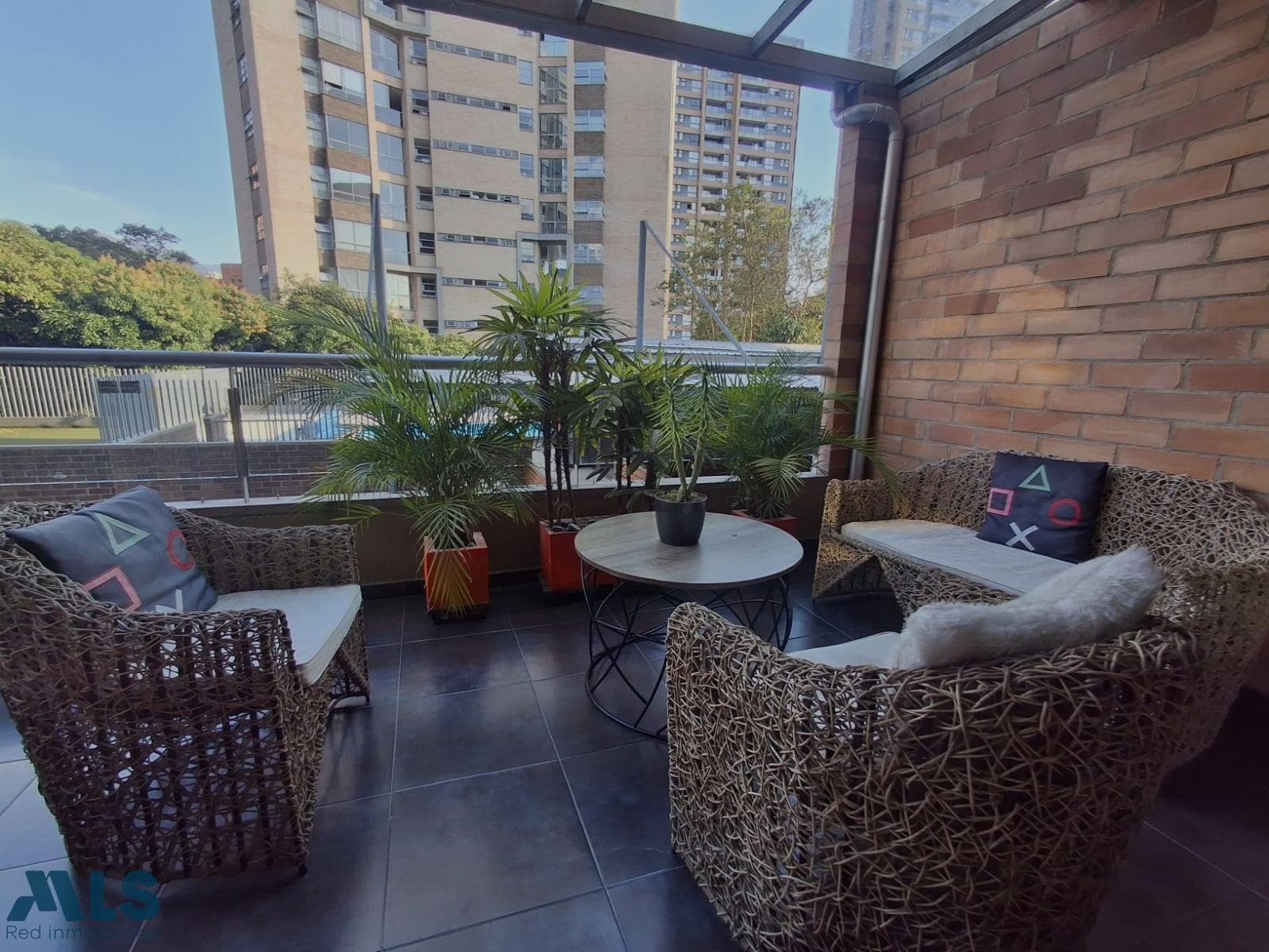 Apartamento en venta en Castropol, Poblado, Medellín — foto 1 de 12