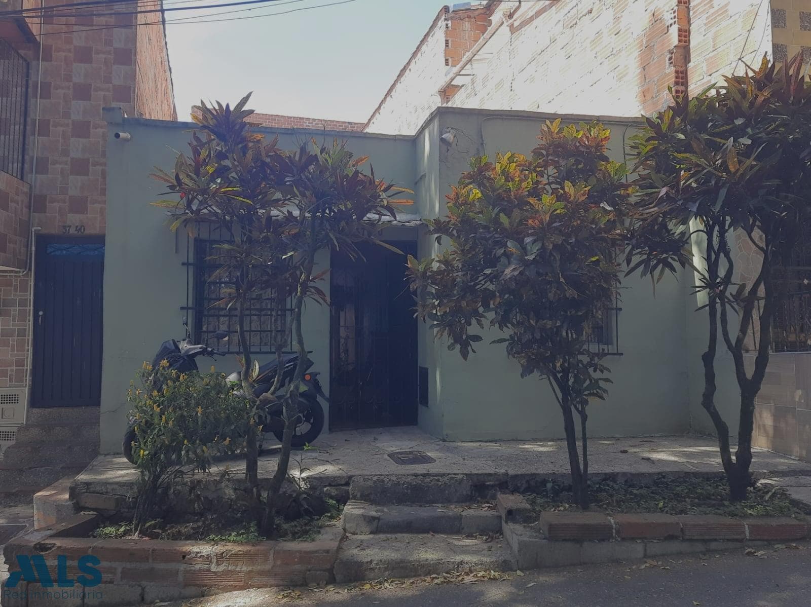 Casa en venta en Manrique, Centro, Medellín — foto 1 de 12