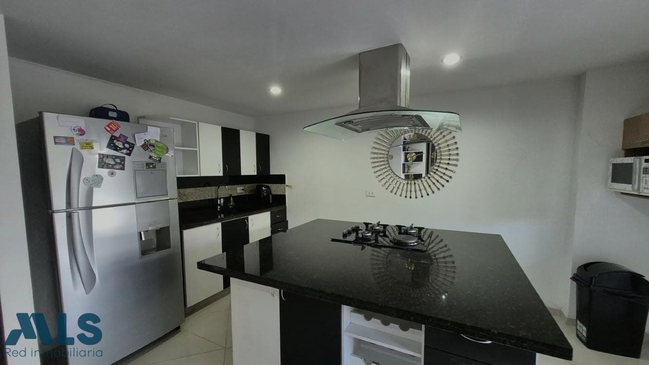 Apartamento en venta en Las Palmas, Centro, Medellín — foto 1 de 31
