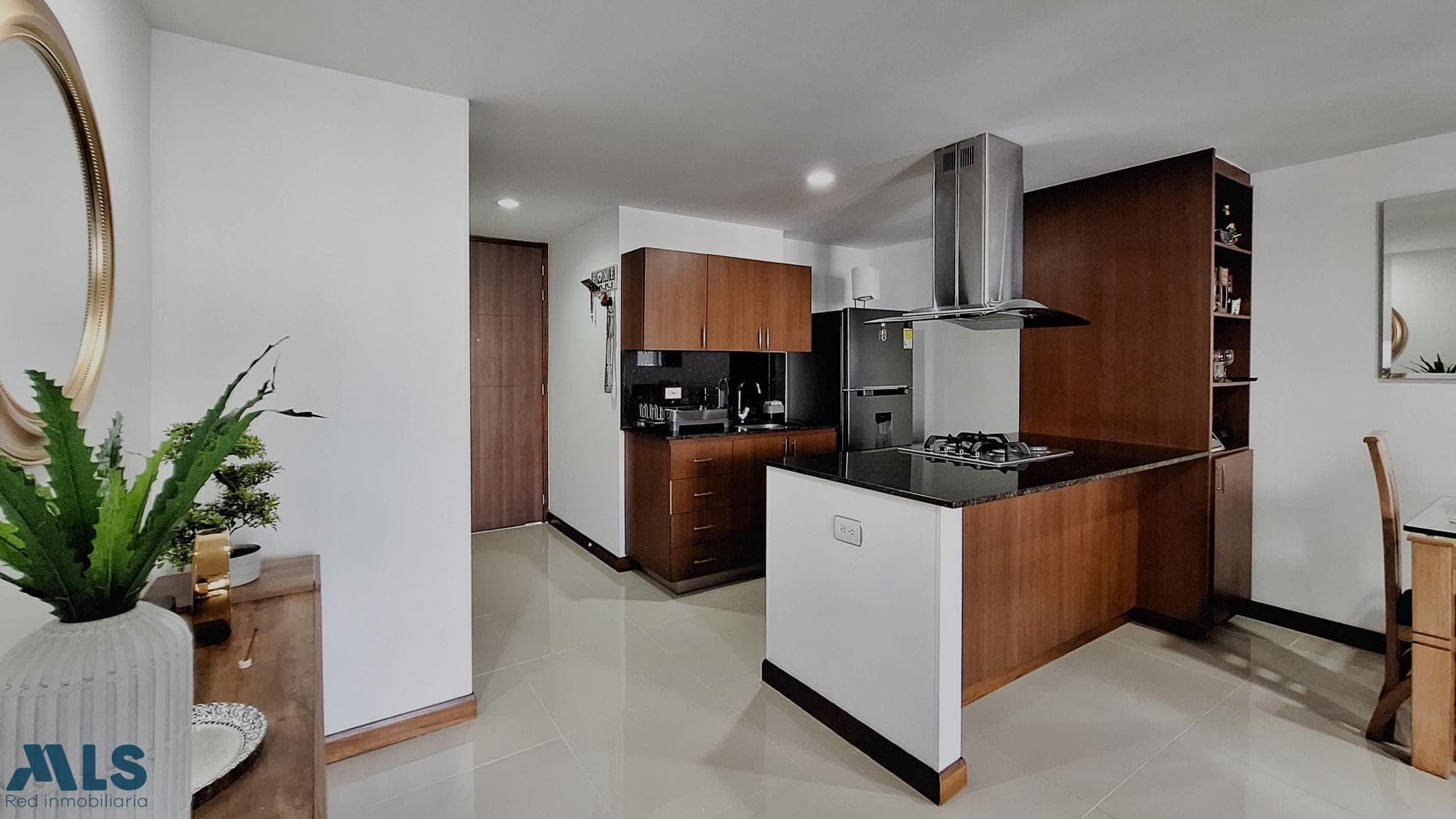 Apartamento en venta en Loma Del Indio, Poblado, Medellín — foto 1 de 18