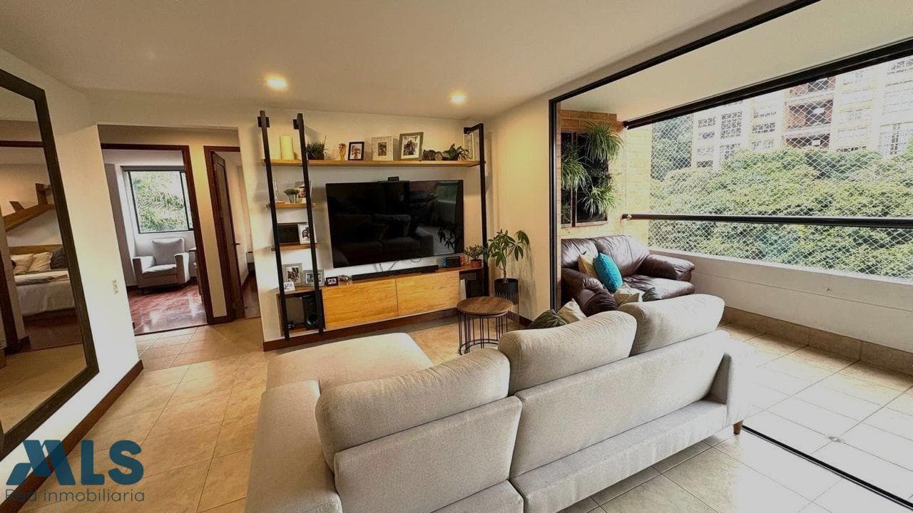 Apartamento en venta en El Tesoro, Poblado, Medellín — foto 1 de 11