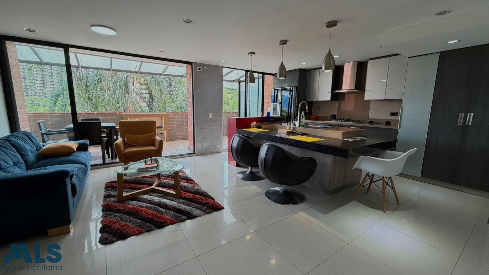 Apartamento en venta en Loma De San Julian, Poblado, Medellín — foto 1 de 15