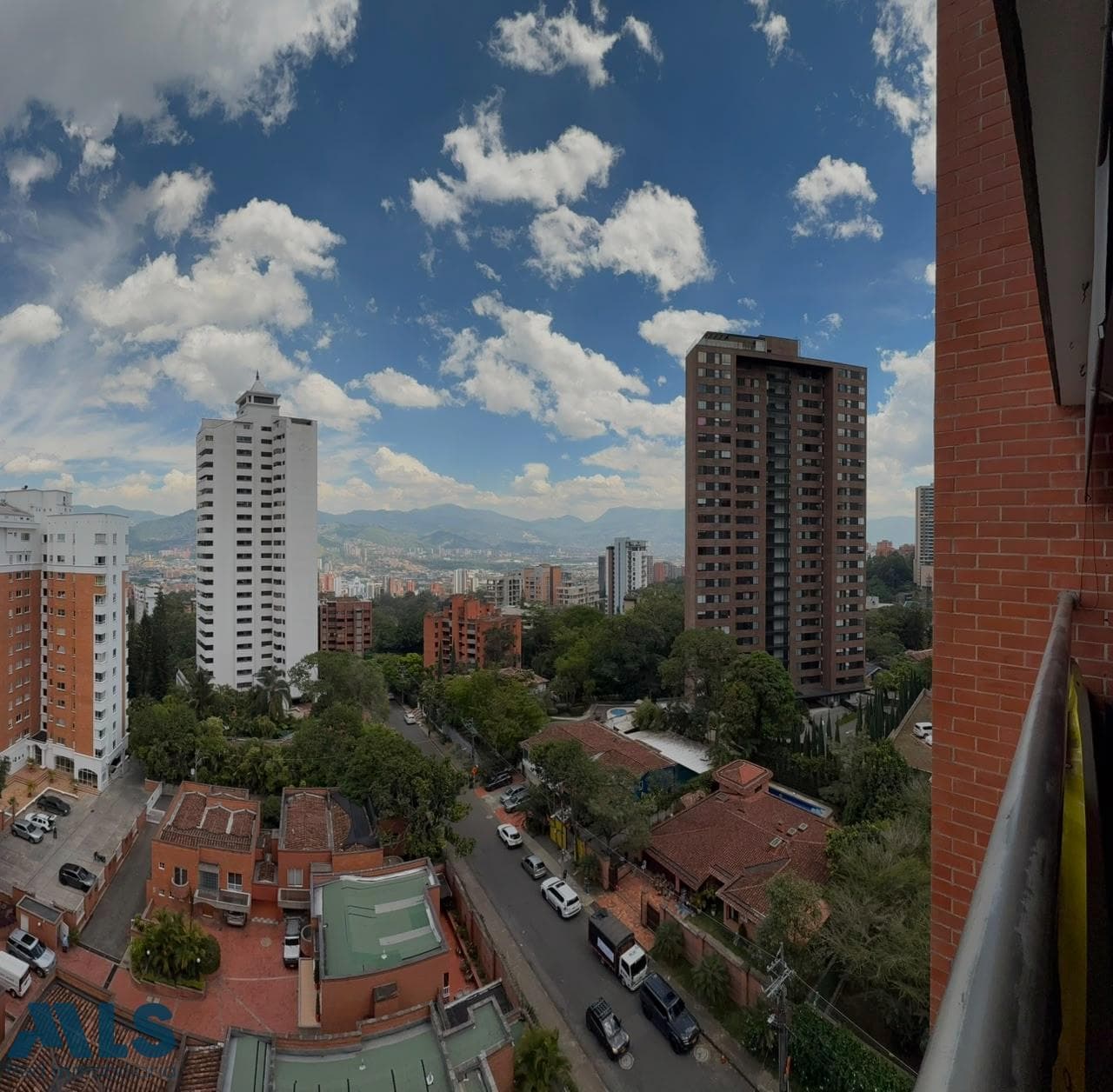 Apartamento en venta en El Campestre, Poblado, Medellín — foto 1 de 42