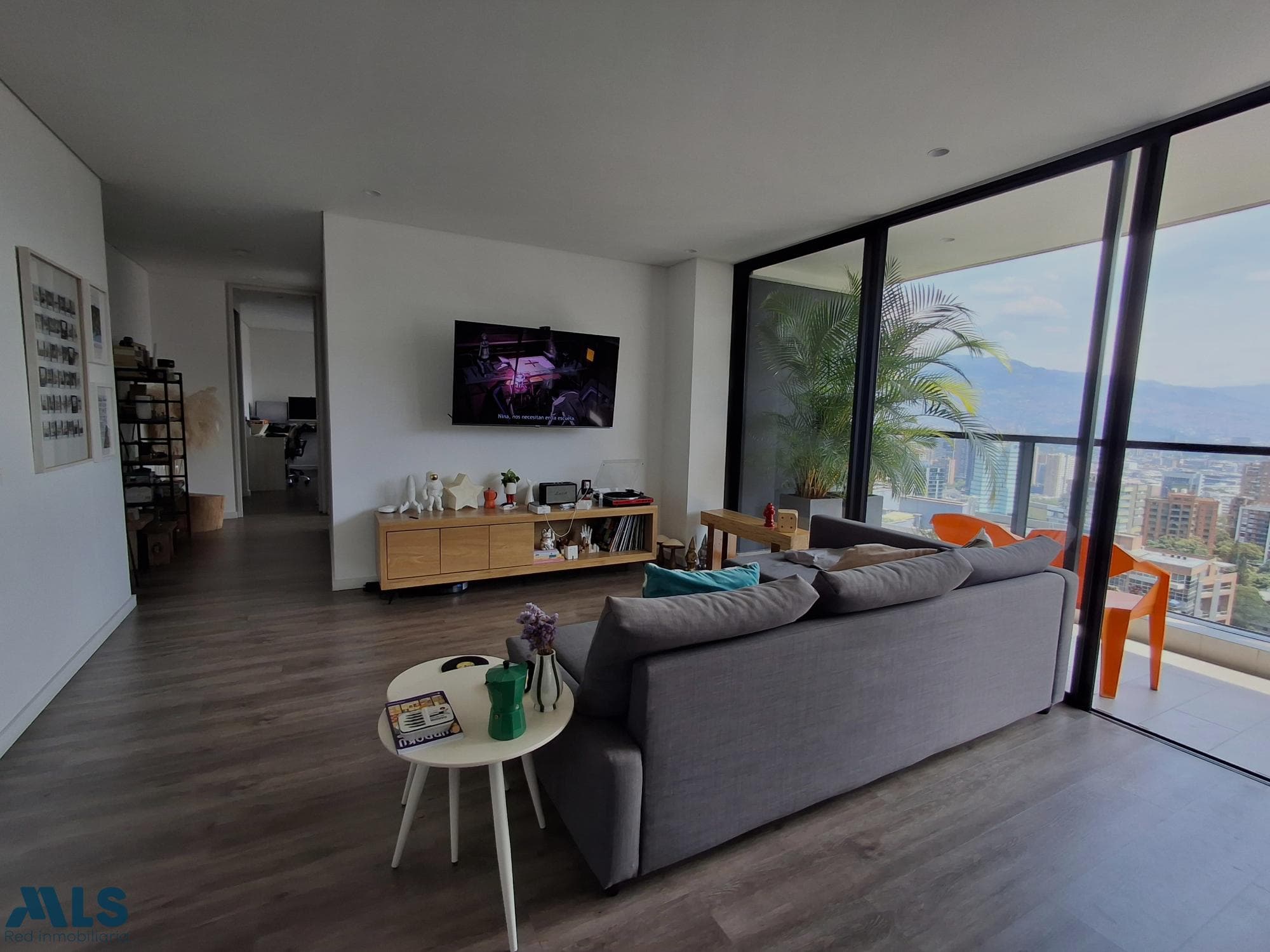 Apartamento en venta en Lalinde, Poblado, Medellín — foto 1 de 12