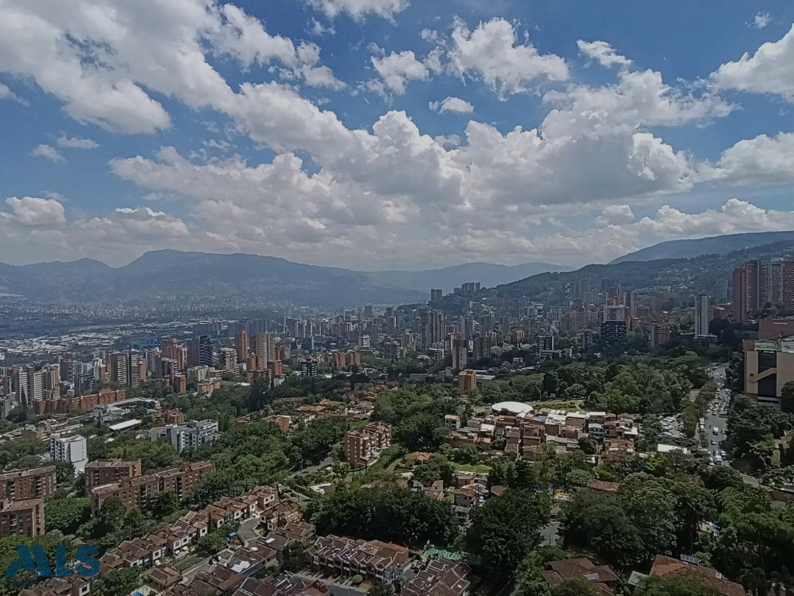 Apartamento en venta en Linares, Poblado, Medellín — foto 1 de 16