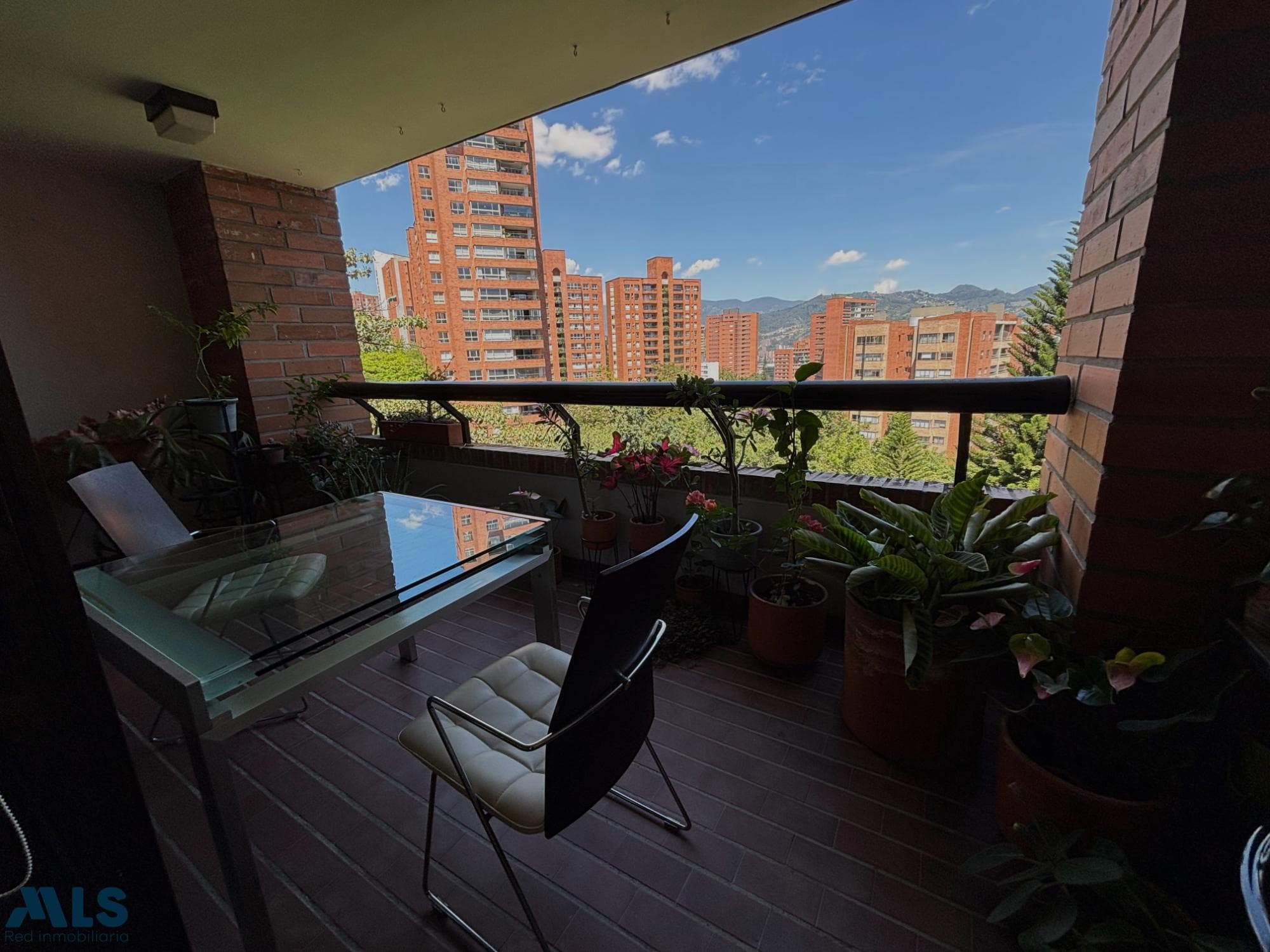 Apartamento en venta en La Visitación, Poblado, Medellín — foto 1 de 22