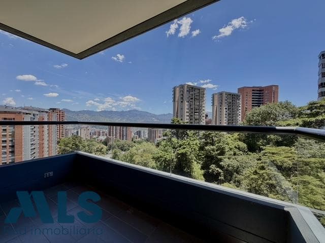 Apartamento en venta en Linares, Poblado, Medellín — foto 1 de 25