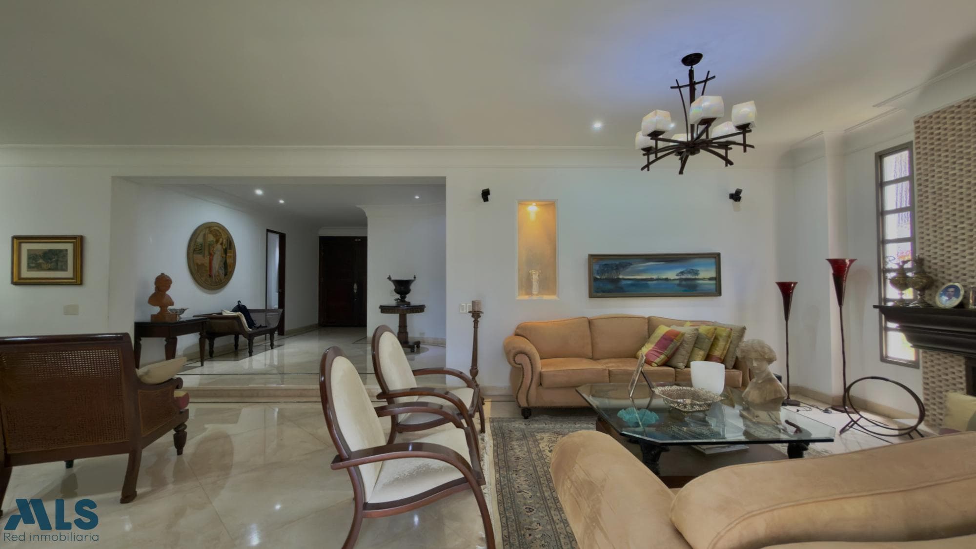 Casa en venta en Loma Cola Del Zorro, Poblado, Medellín — foto 1 de 32