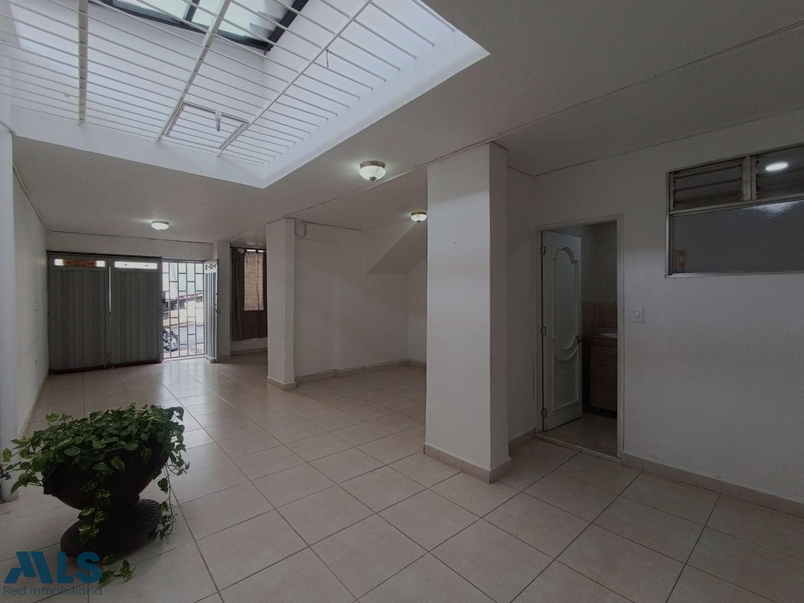 Casa en venta en La América, Occidente, Medellín — foto 1 de 29