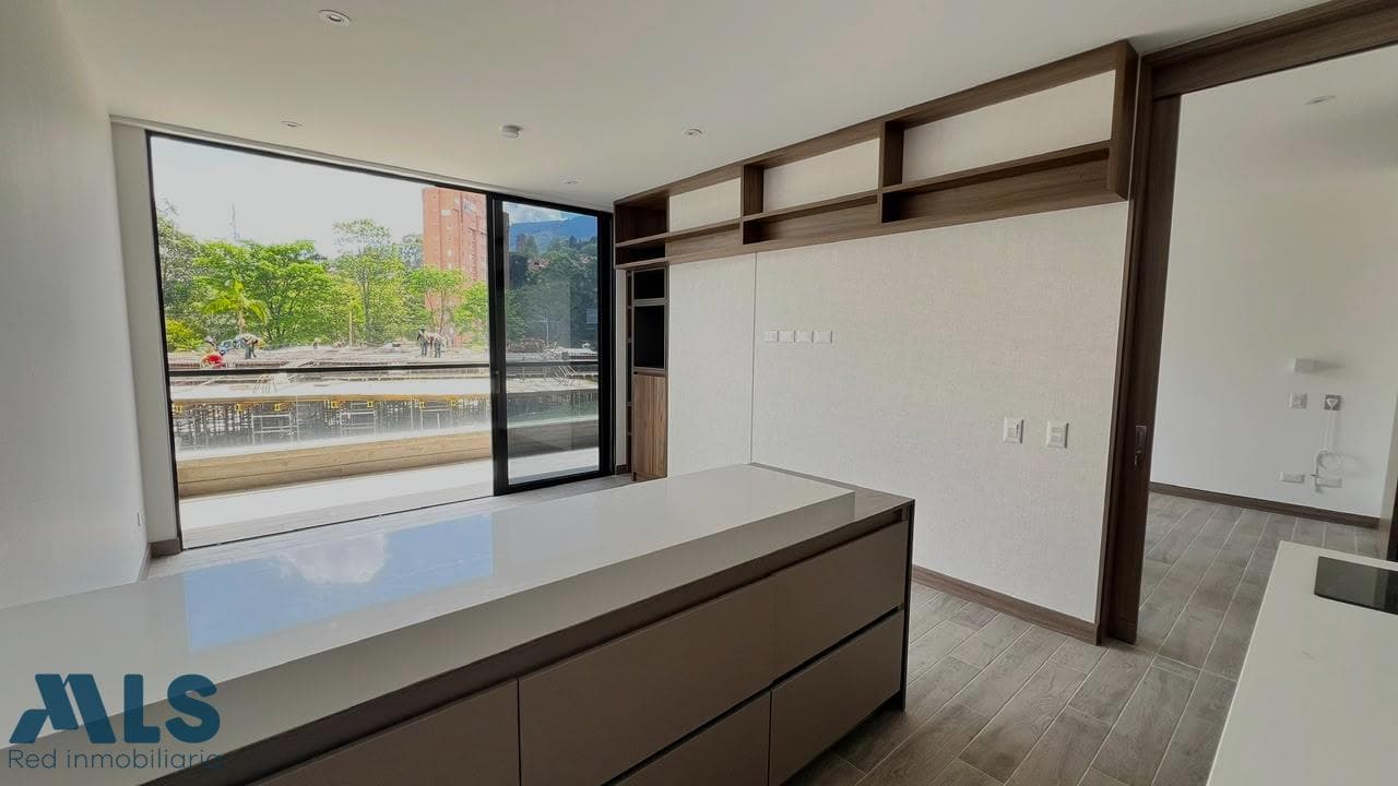 Apartamento en venta en Poblado, Medellín — foto 1 de 17