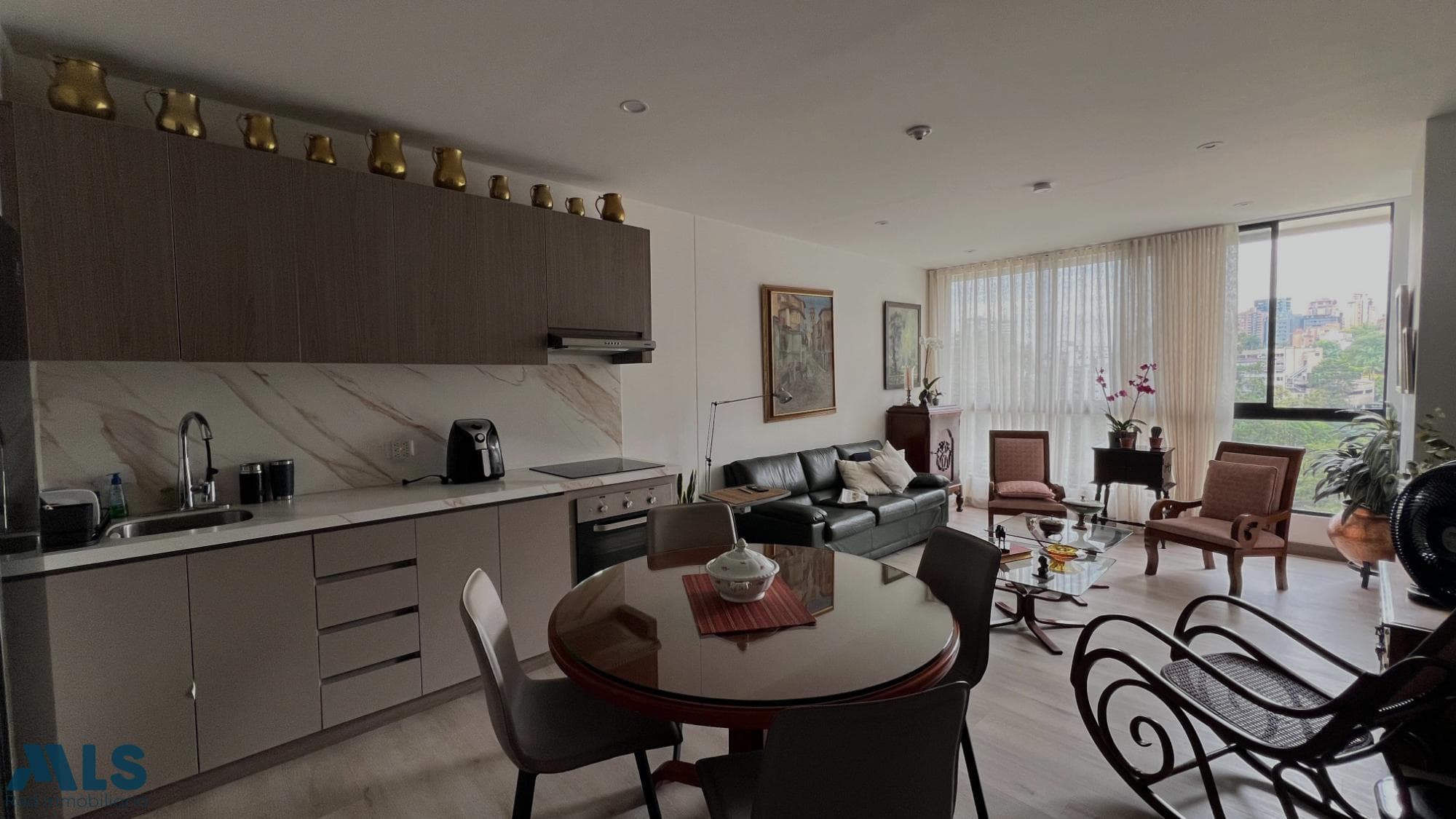 Apartamento en venta en Poblado, Medellín — foto 1 de 17