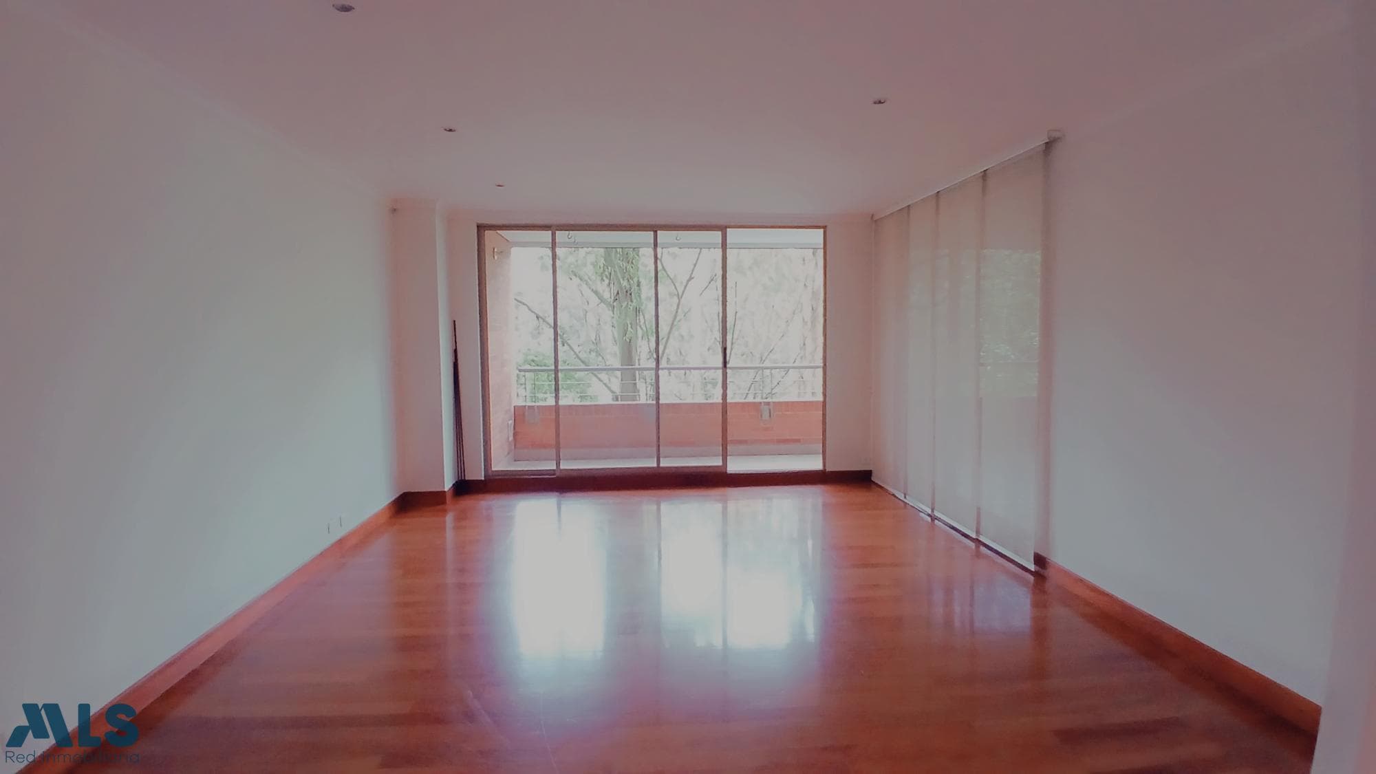 Apartamento en venta en Poblado, Medellín — foto 1 de 34