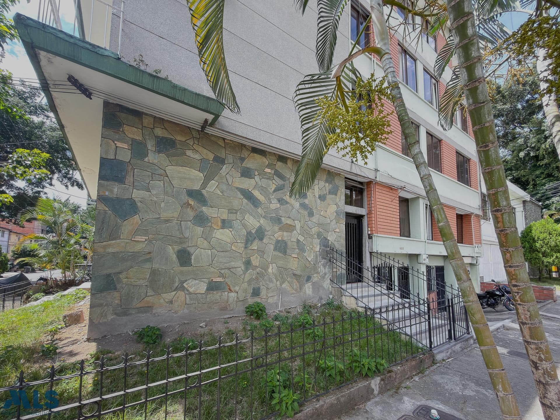 Apartamento en venta en Estadio, Laureles, Medellín — foto 1 de 24