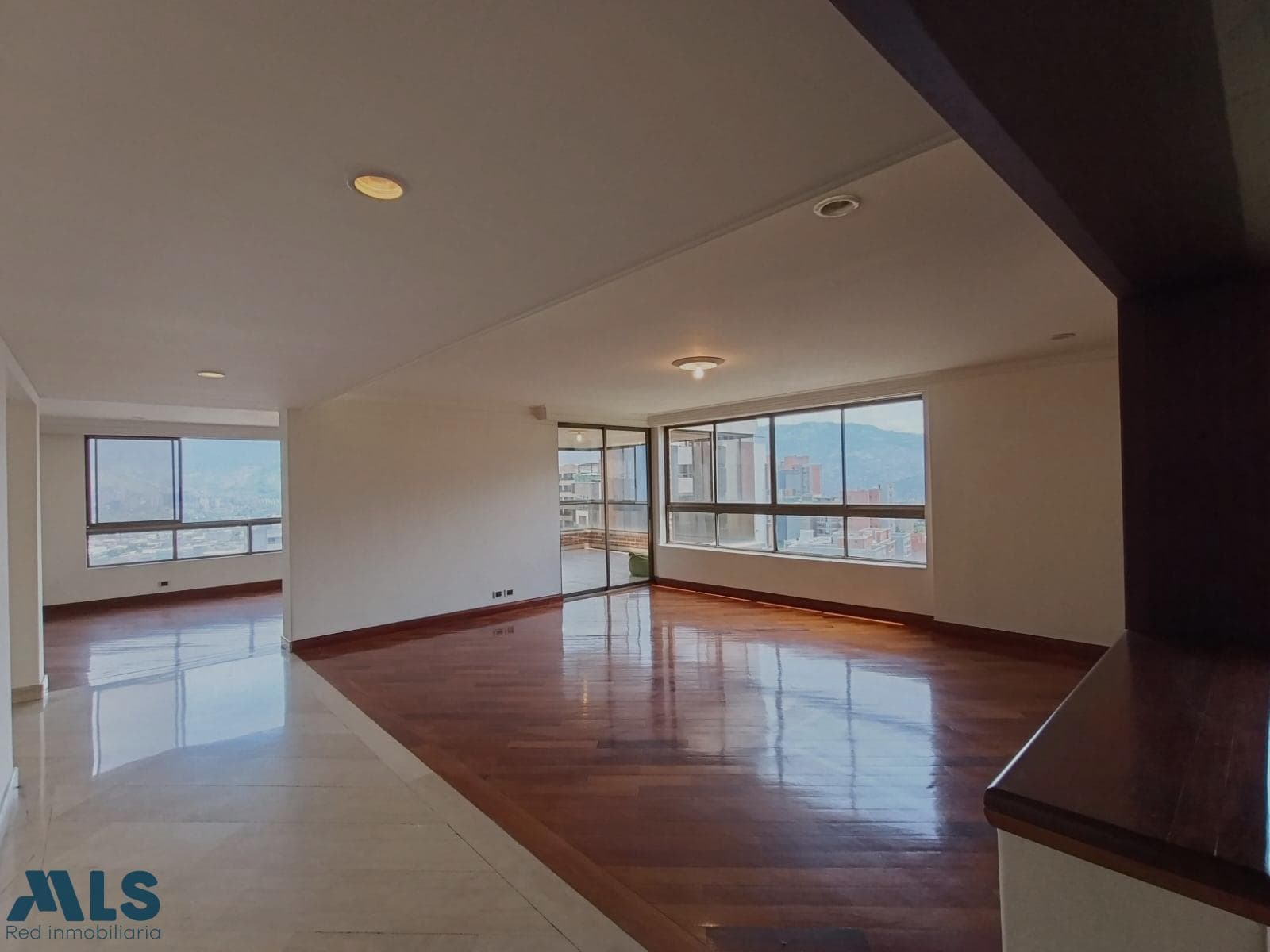 Apartamento en venta en Castropol, Poblado, Medellín — foto 1 de 25