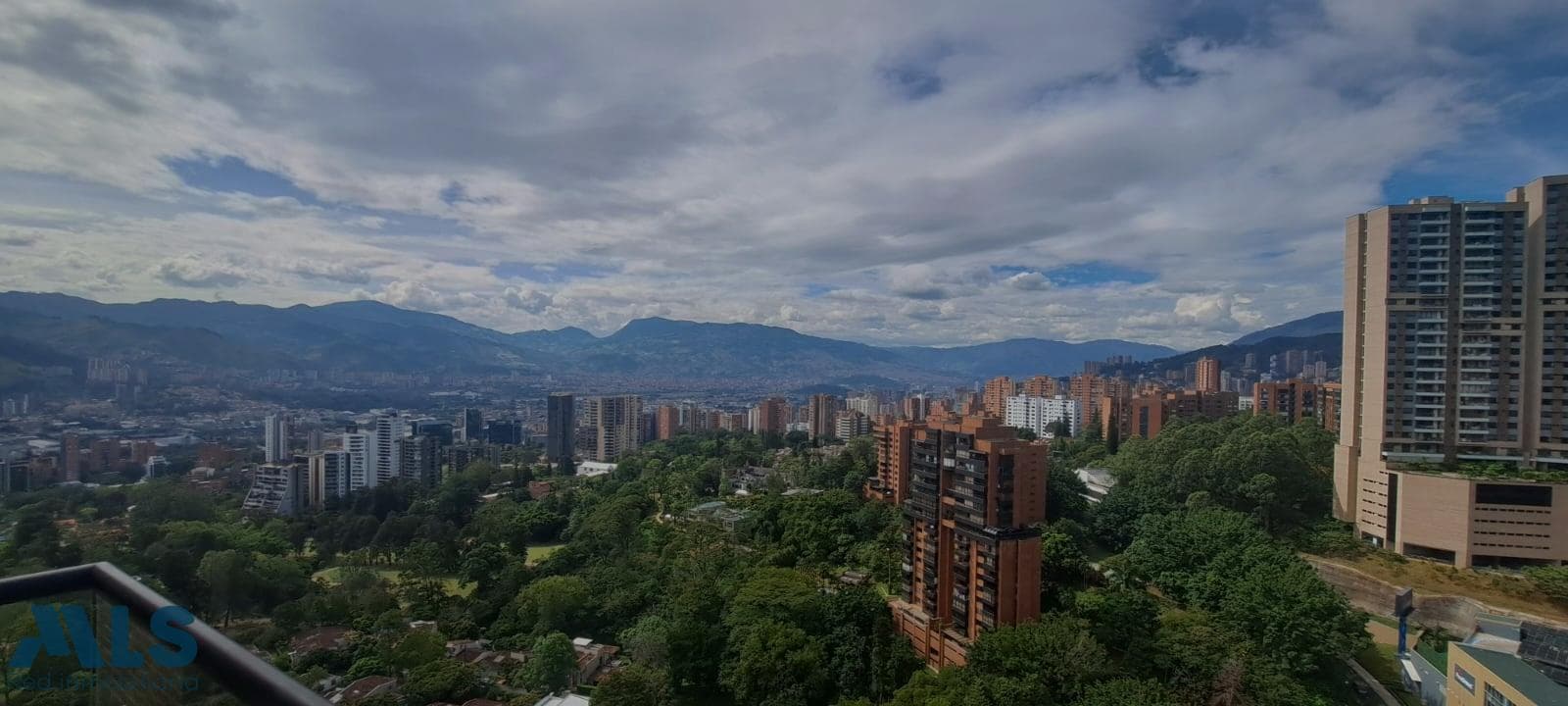 Apartamento en venta en El Campestre, Poblado, Medellín — foto 1 de 20