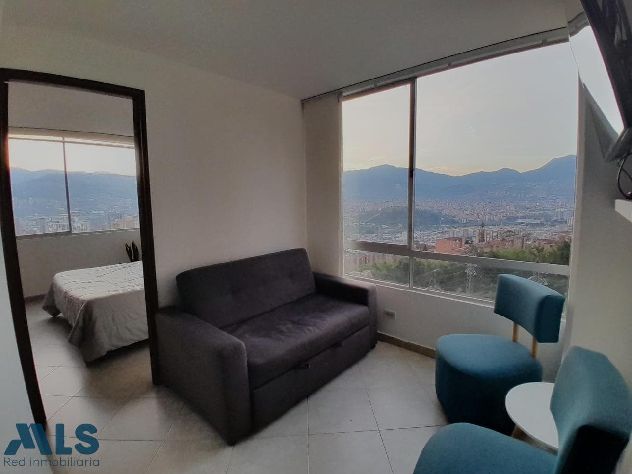 Apartamento en venta en Loma del Indio, Poblado, Medellín — foto 1 de 8