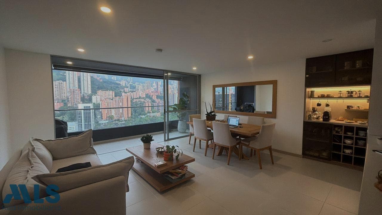 Apartamento en venta en Ciudad del Rio, Poblado, Medellín — foto 1 de 9
