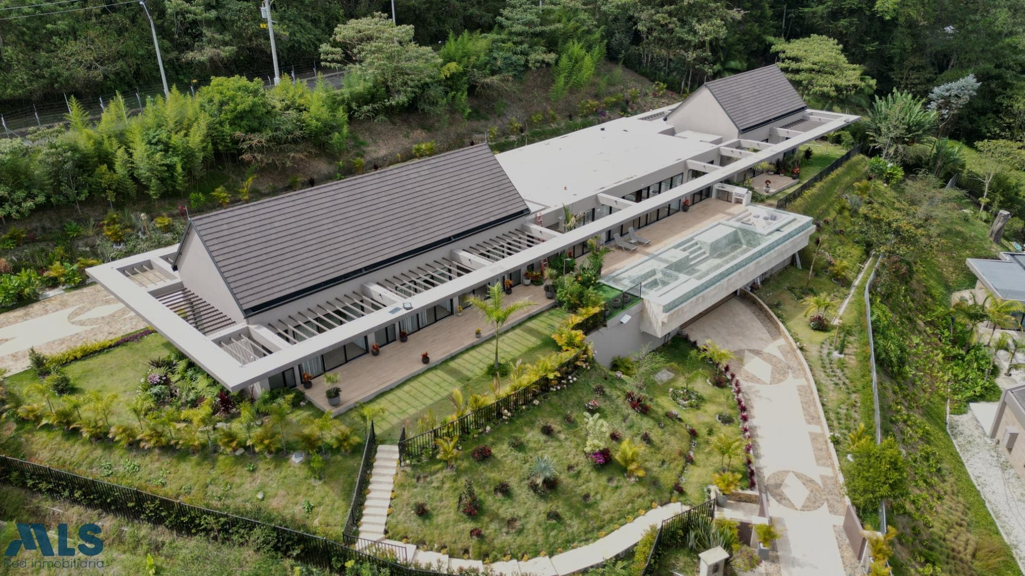 Casa en venta en El Tesoro, Poblado, Medellín — foto 1 de 59