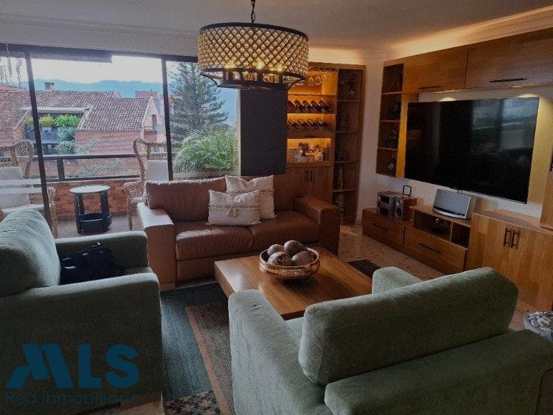 Apartamento en venta en El Tesoro, Poblado, Medellín — foto 1 de 16