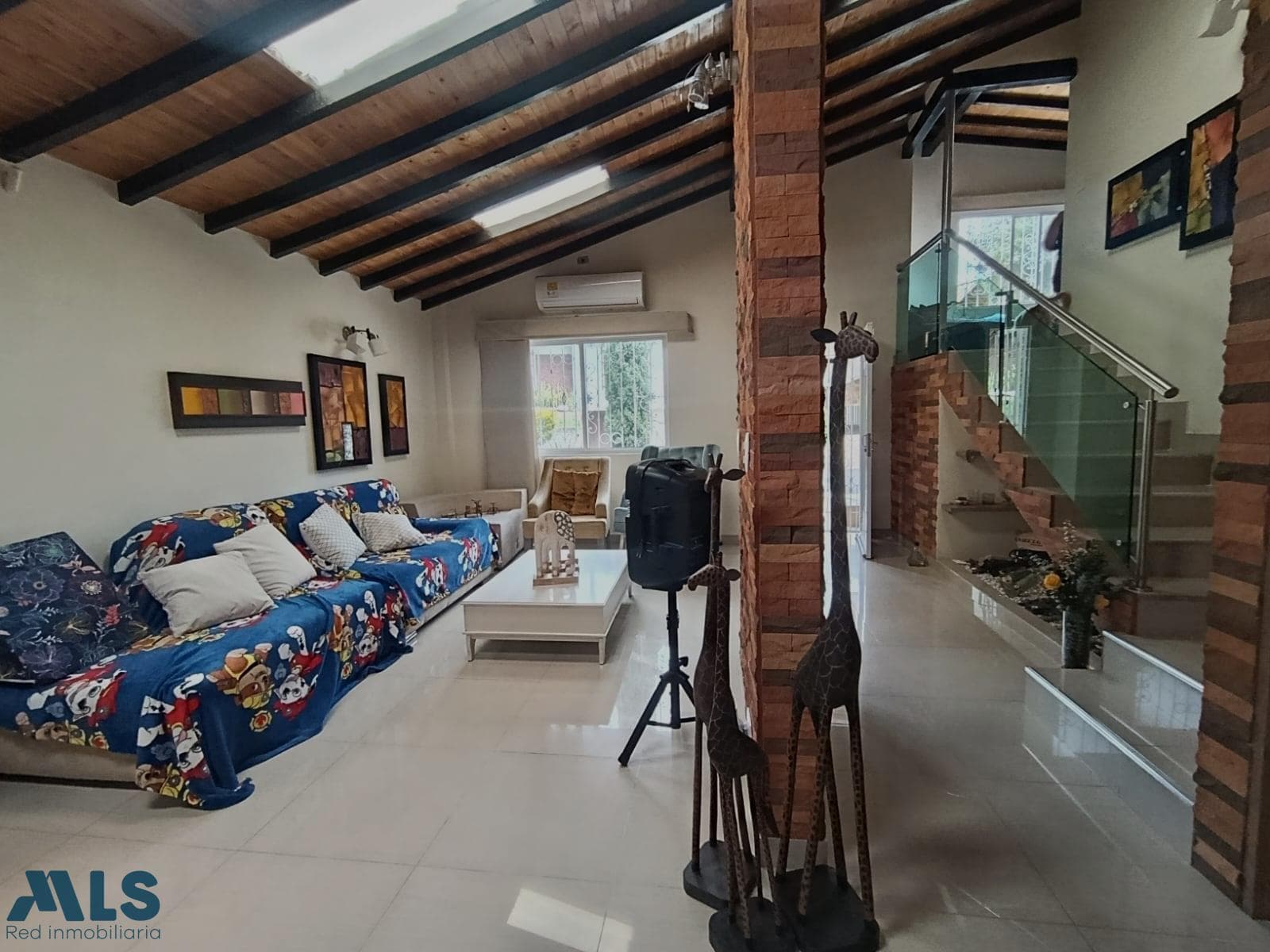 Casa en venta en Santa Teresita, Occidente, Medellín — foto 1 de 12