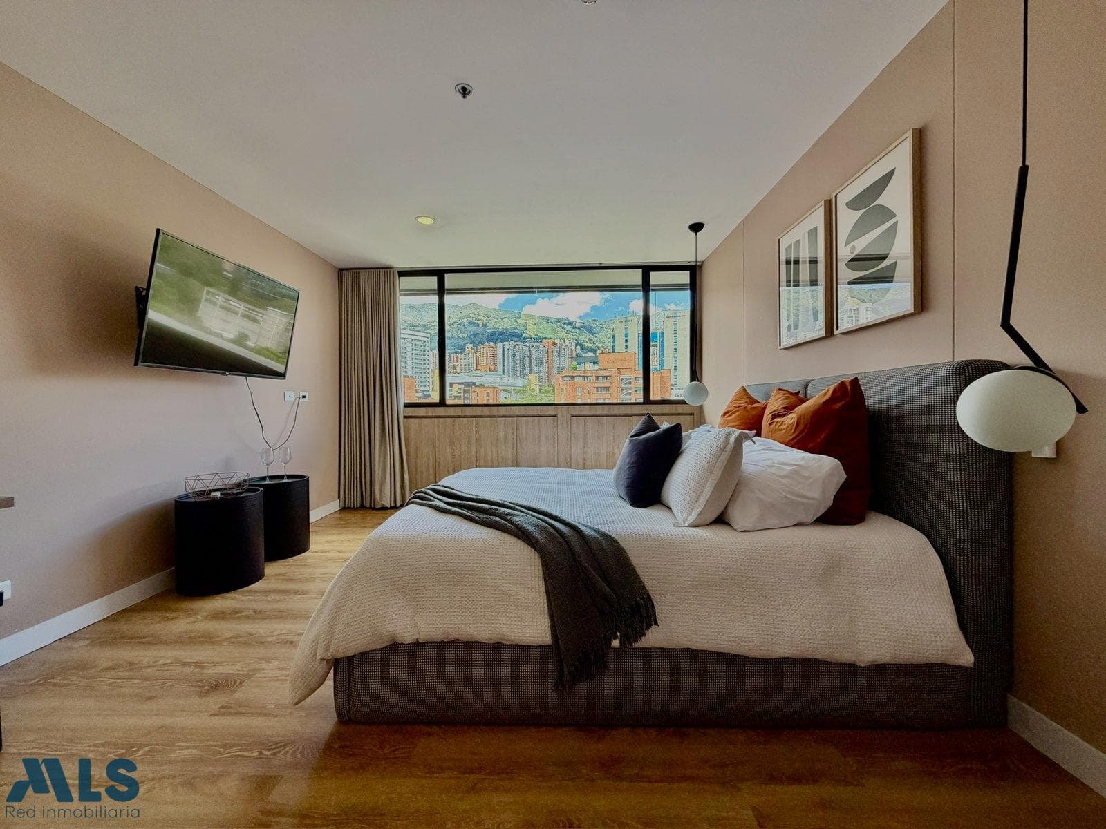Apartamento en venta en La Aguacatala, Poblado, Medellín — foto 1 de 11