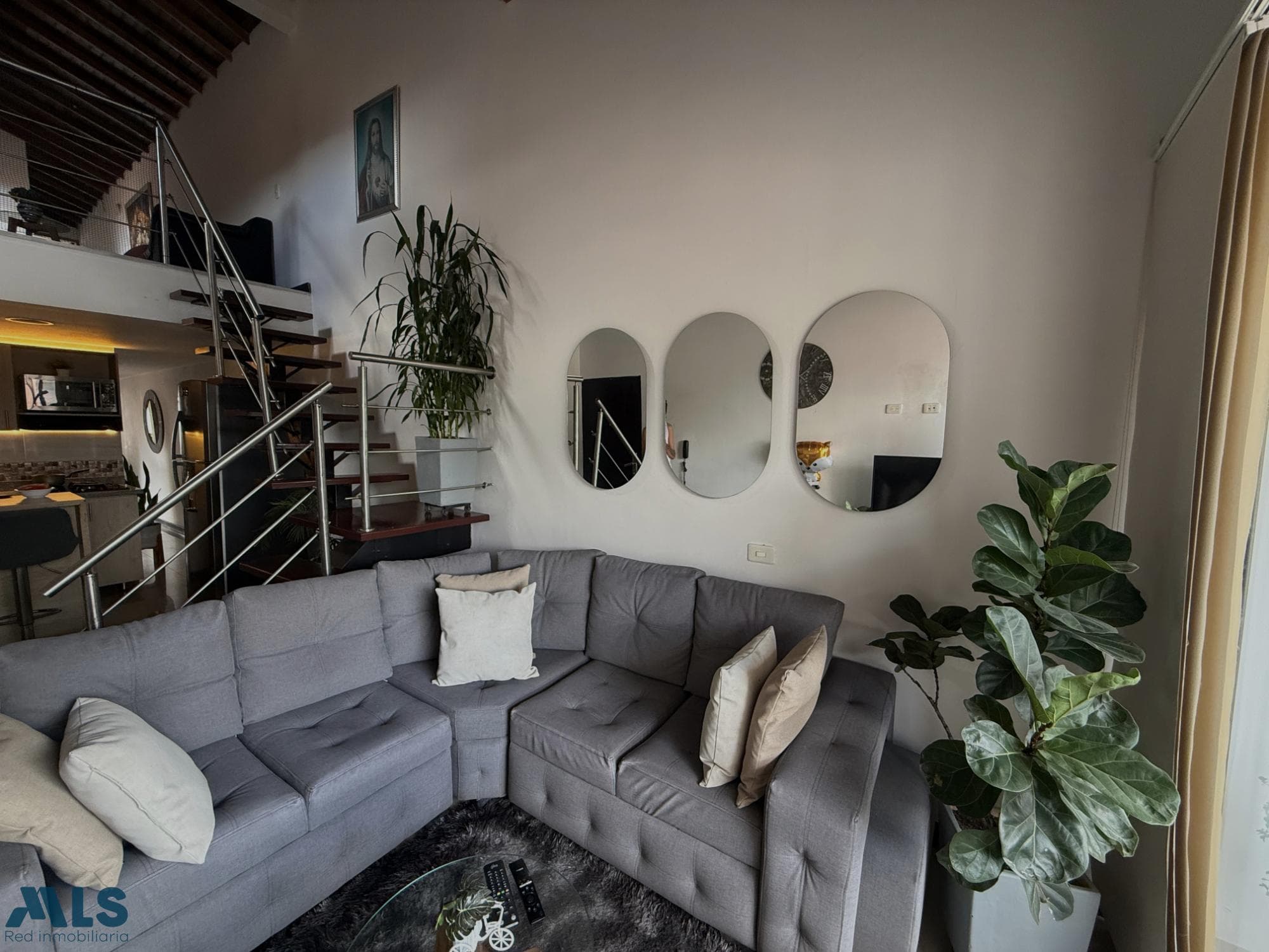 Apartamento en venta en La Castellana, Laureles, Medellín — foto 1 de 21
