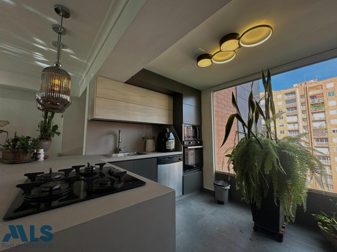 Apartamento en venta en La Frontera, Poblado, Medellín — foto 1 de 14
