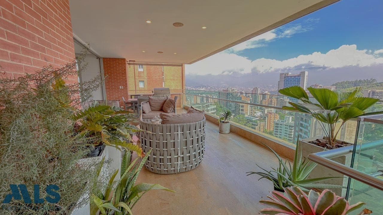 Apartamento en venta en El Poblado, Medellín — foto 1 de 30