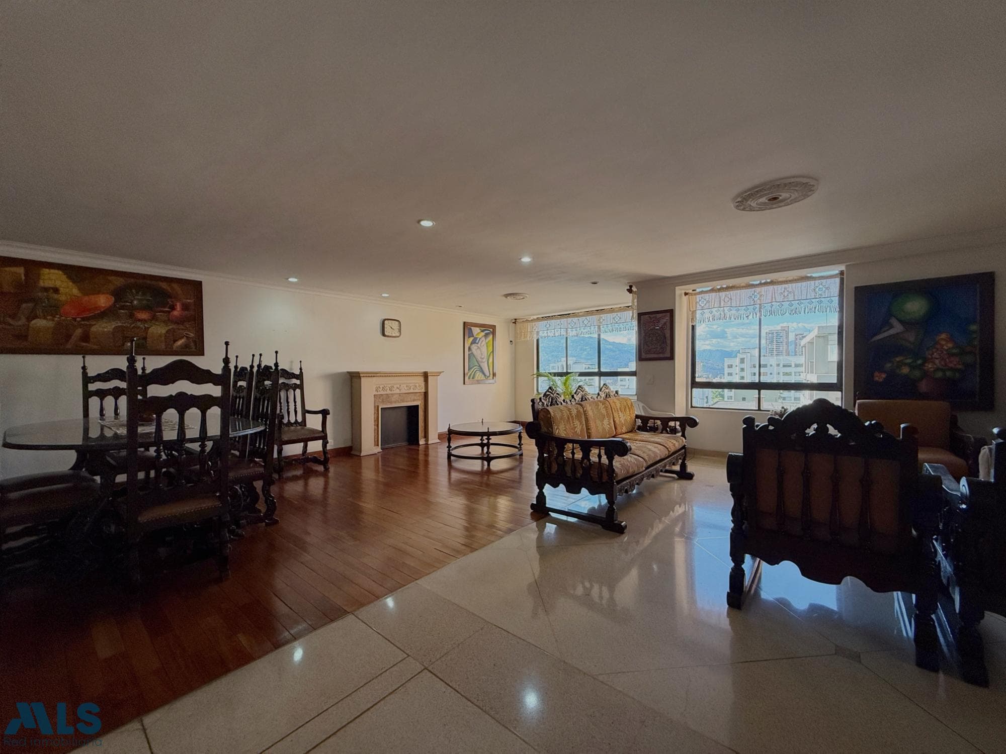Apartamento en venta en La Tomatera, Poblado, Medellín — foto 1 de 24
