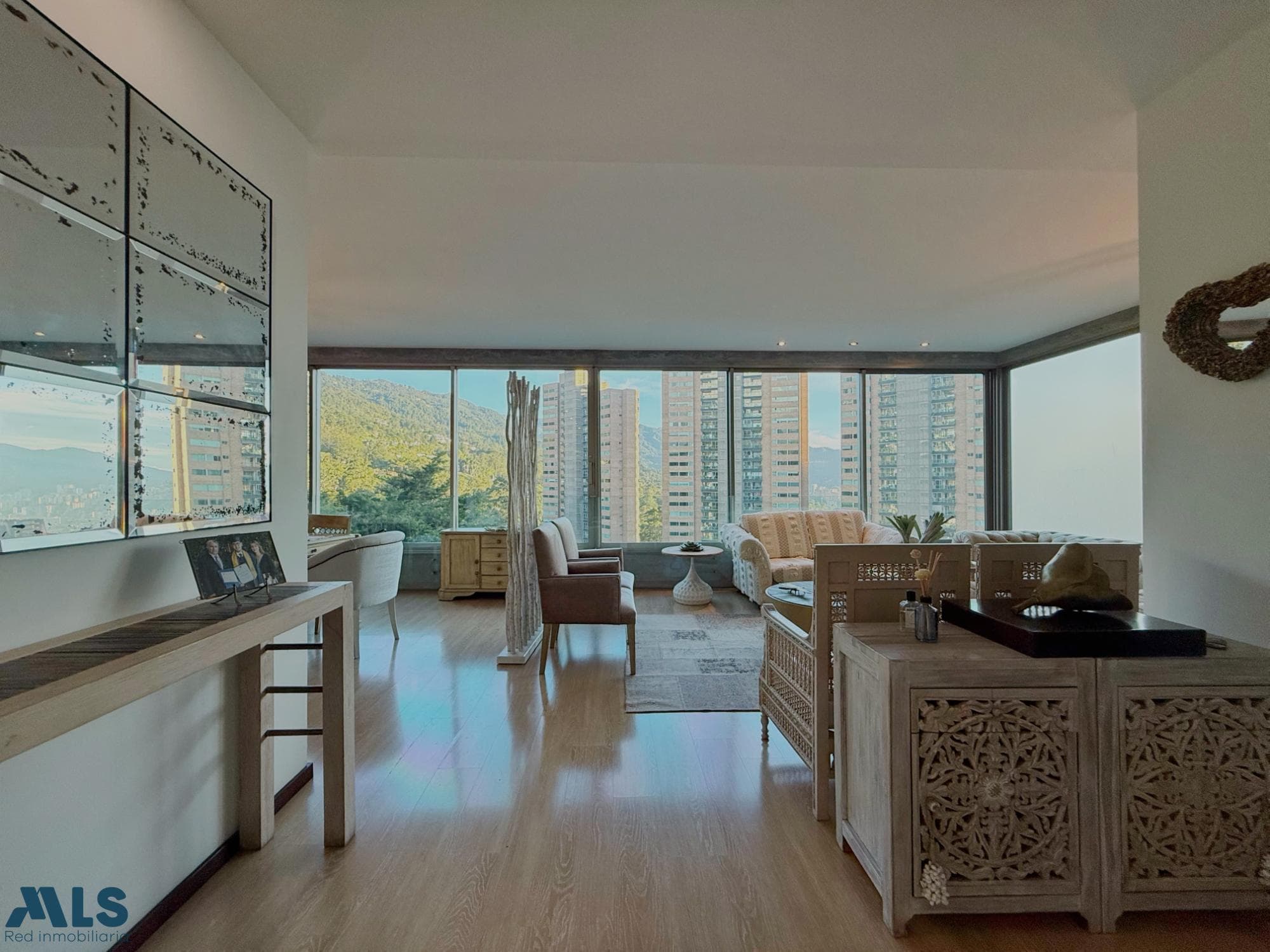 Apartamento en venta en Los Balsos Nº 1, Poblado, Medellín — foto 1 de 17