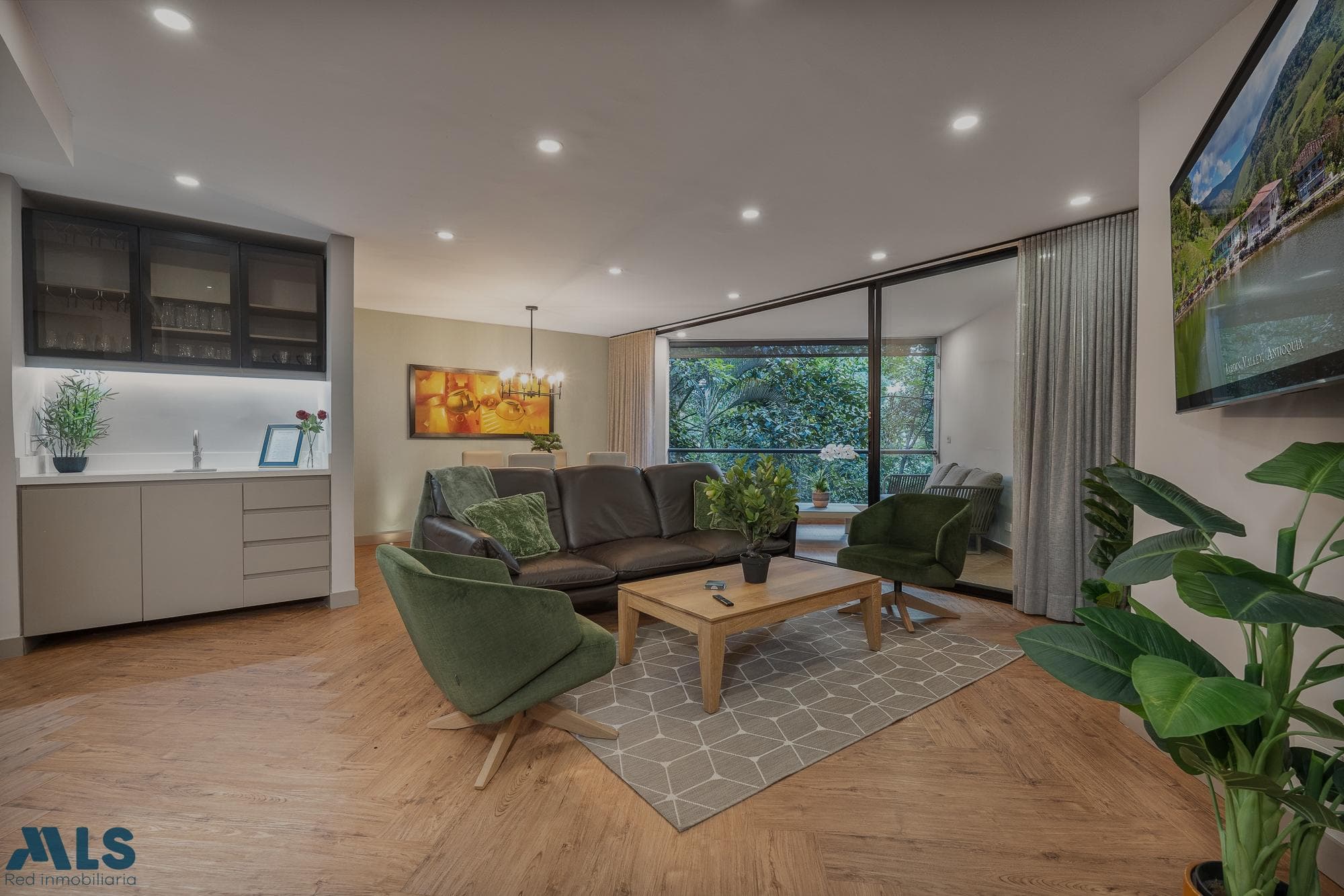 Apartamento en venta en Los Naranjos, Poblado, Medellín — foto 1 de 29
